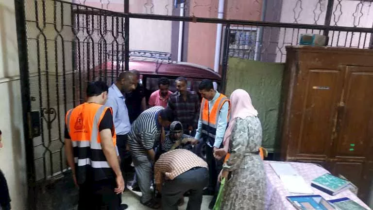 محافظ المنوفية يلتقي فتاتين أيتام من ذوي الهمم ويأمر بعلاجهن