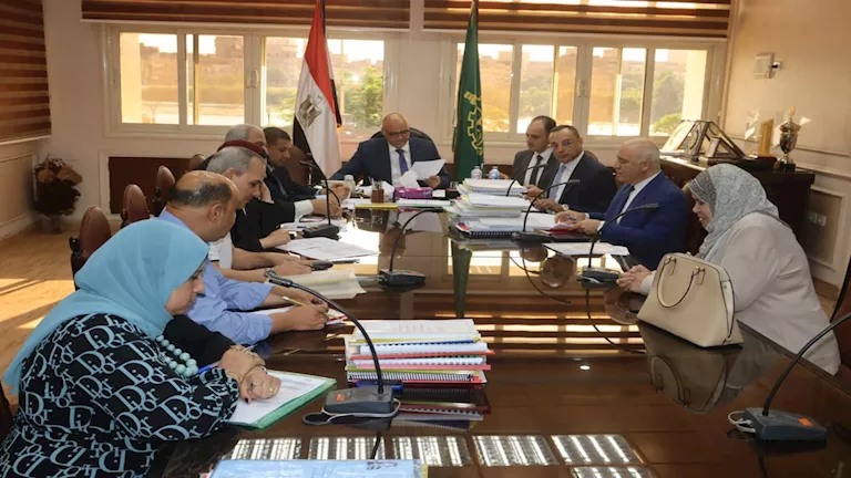 لشغل الوظائف القيادية.. محافظ القليوبية يرأس اجتماع لجنة اختيار القيادات