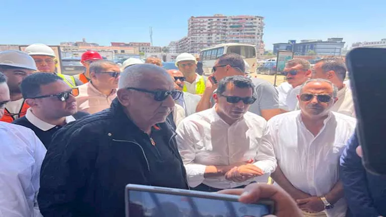 وزير الرياضة يتفقد مشروع إنشاء استاد النادي المصري الجديد - صور