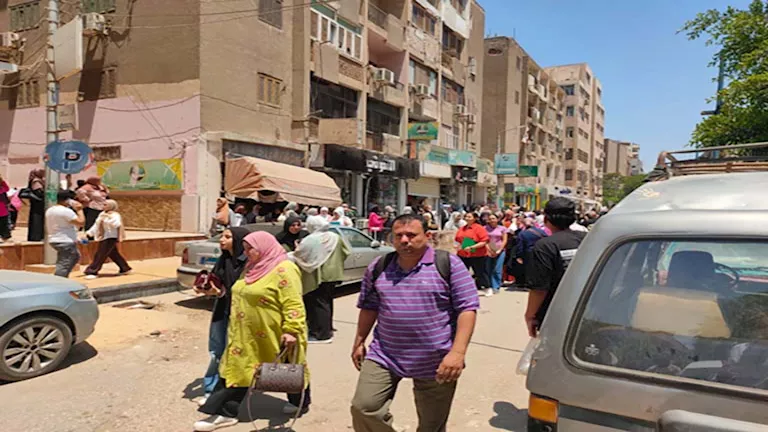 تباين آراء طلاب الثانوية بالقليوبية بشأن امتحان اللغة الإنجليزية- صور