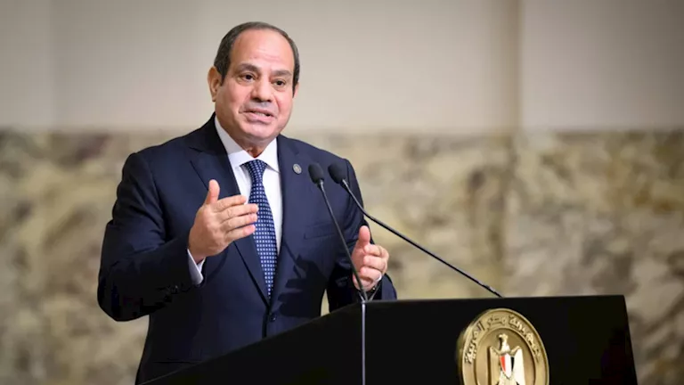 السيسي يصل غينيا الاستوائية للمشاركة في اجتماع القمة التنسيق
