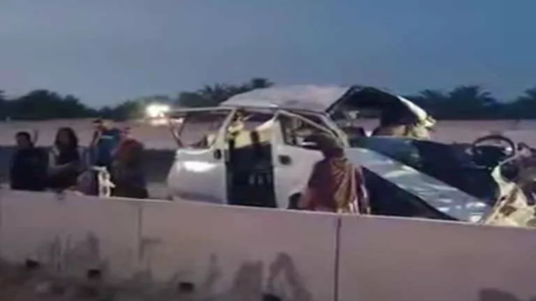 "الميكروباص اتطبق".. ننشر صور حادث مصرع فتاة وإصابة 17 آخرين بالبحيرة