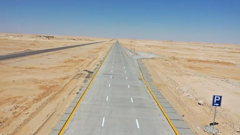 الإسكان: افتتاح وتشغيل القطاع الرابع من ازدواج طريق سيوة / مطروح