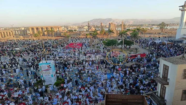 الآلاف يؤدون صلاة عيد الأضحى بساحة أبو الحجاج في الأقصر (صور)