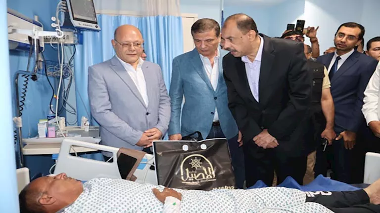 محافظ سوهاج يكرّم مسؤولًا زراعيًا تعرّض للاعتداء في حملة تعديات