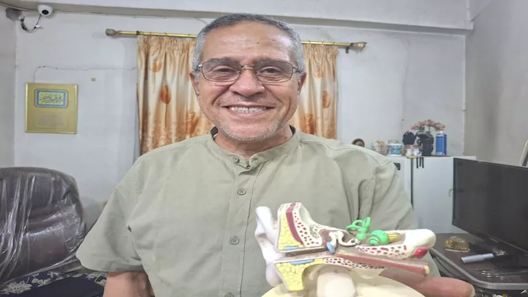 سماعات غش بآذان 16 طالبًا بالثانوية بأسيوط.. طبيب يكشف التفاصيل (فيديو)