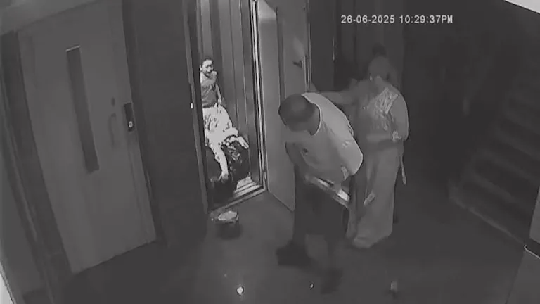 سحلها وضربها أمام أولادها.. سيدة ببورسعيد تتهم سائقًا بالاعتداء عليها بسبب الأجرة