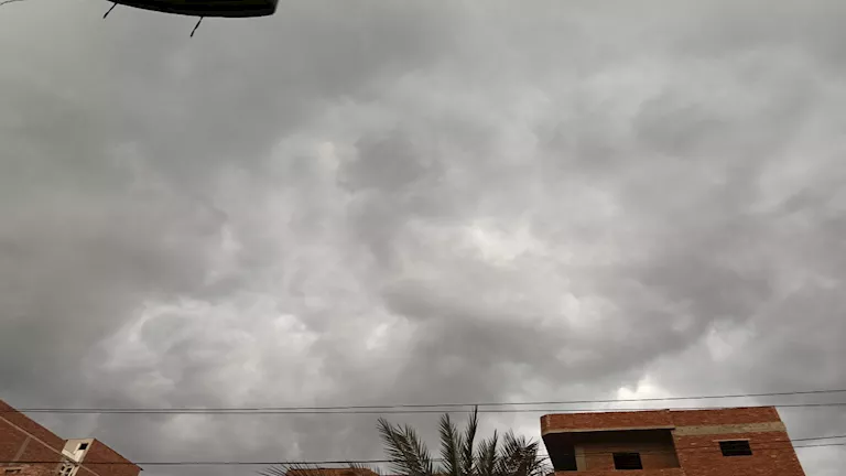 في عز الحر.. موجة أمطار تضرب الشرقية (صور)