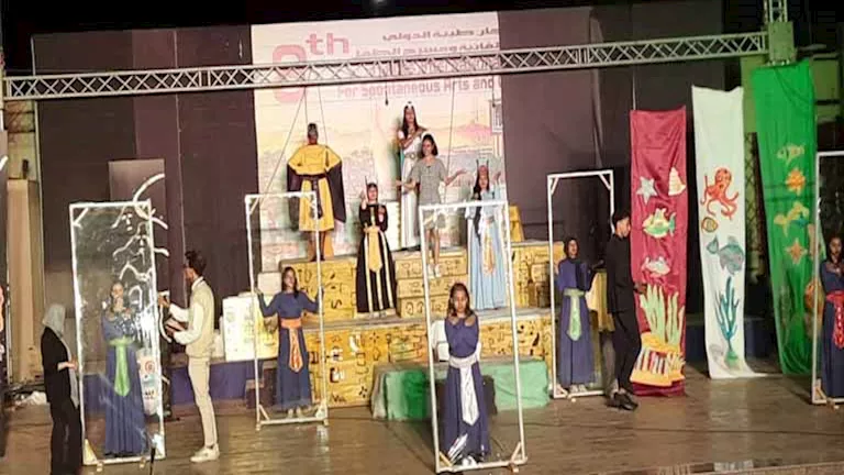 "مركب الشمس" يربط التاريخ بالخيال على مسرح الطفل بأسوان (صور)