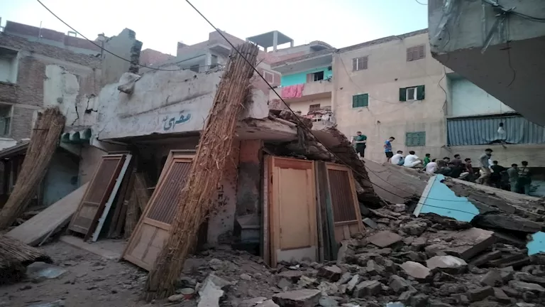 انهيار عقار غير مأهول بالسكان في كفر الشيخ.. صور