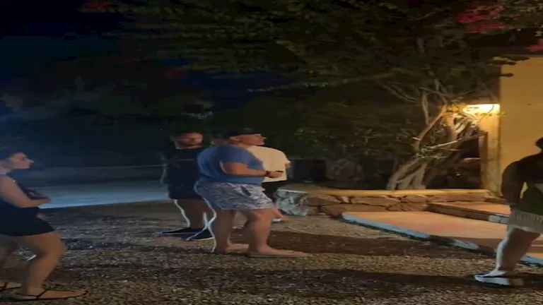 بسبب “شبشب”.. منع أسطورة ليفربول دخول ملهى ليلي (فيديو)