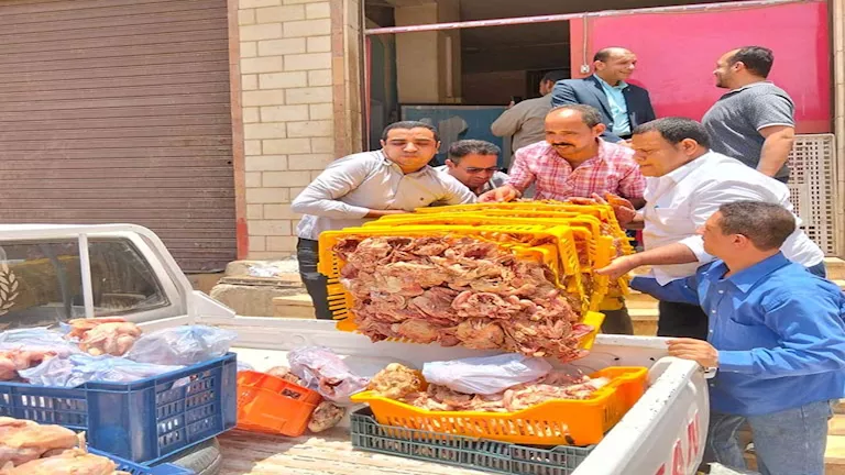 ضبط 300 كجم “بانيه” مجهول داخل محل كشري بشبين القناطر