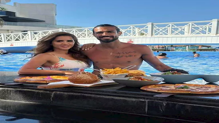 6 صور لرامي صبري وزوجته شيما صابر في حمام السباحة 6 صور لرامي صبري وزوجته شيما صابر في حمام السباحة