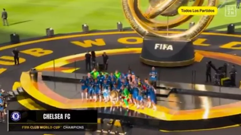 10 صور ترصد موقف غريب لترامب أثناء تتويج تشيلسي بكأس العالم 10 صور ترصد موقف غريب لترامب أثناء تتويج تشيلسي بكأس العالم
