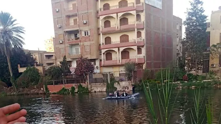 انتشال جثمان شاب غرق في بحر شبين الكوم بالمنوفية (صور)