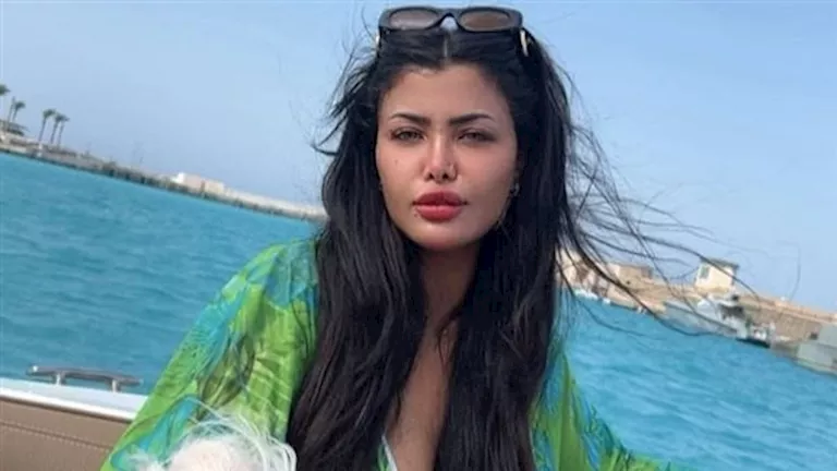 وصول الراقصة "ليندا" للمحكمة لحضور أولى جلسات محاكمتها بتهمة بث محتوى خادش