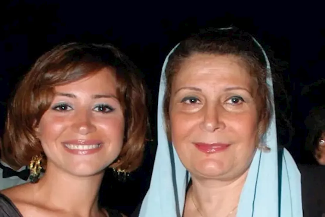 الفنانة زيزي مصطفى برفقة نجلتها الفنانة منة شلبي