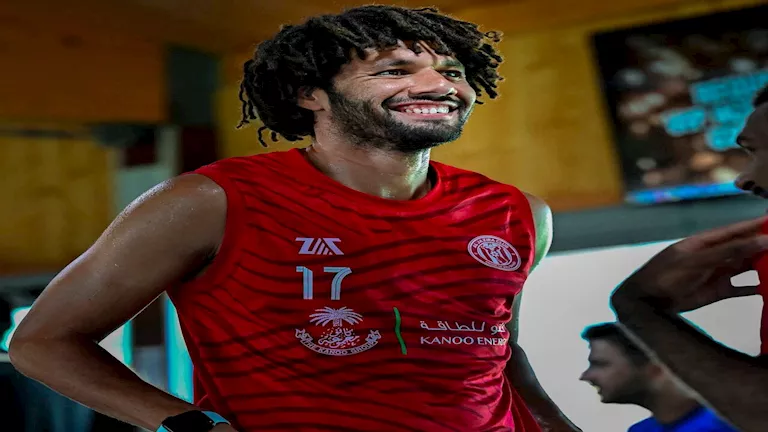 عائلة محمد النني تحت الأضواء بعد زواجه الثاني وأمنيات والدته بشأن الأهلي