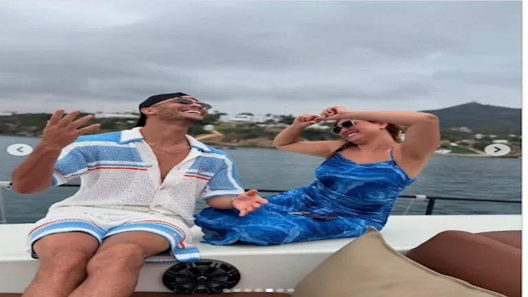 أشرف داري وزوجته يستمتعان بعطلة صيفية مميزة على متن يخت