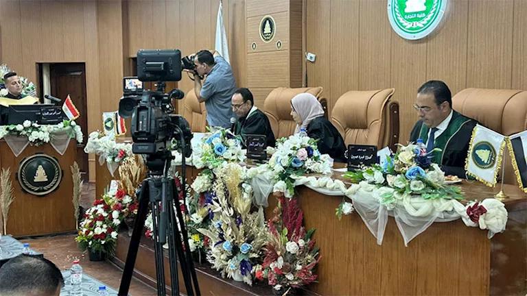 رئيس “شباب النواب” يشارك عضو لجنة الحكم في مناقشة رسالة ماجستير