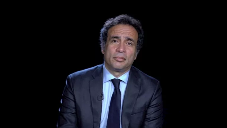 عمرو حمزاوي: بقاء نتنياهو مرهون باستمرار آلة الحرب.. وأحداث 7 أكتوبر ك