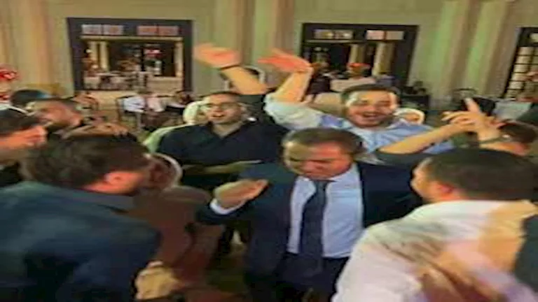 محمد بركات يتألق في حفل خطوبة ابنته برقص مميز على أنغام رامي جمال