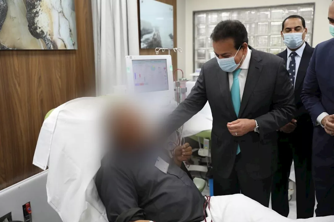 وزير الصحة يتابع أعمال التطوير ويطلق مبادرة الهوم