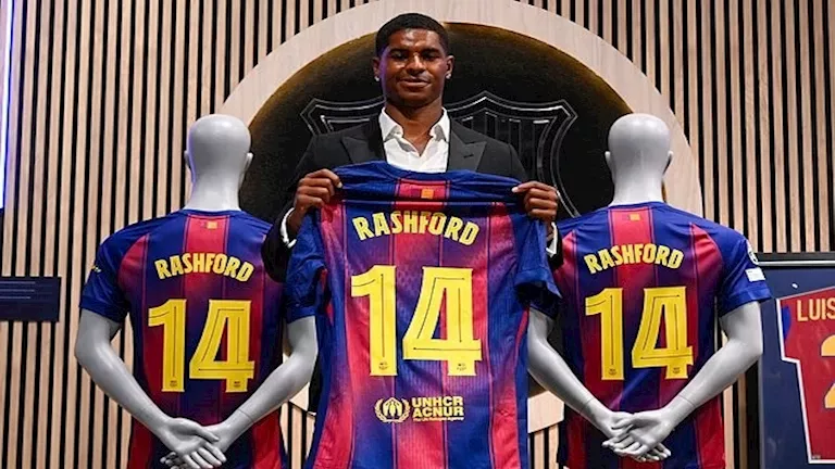 راشفورد يصل برشلونة بسيارة كوبرا بعد بيع اللامبورجيني والانتقال على سبيل الإعارة