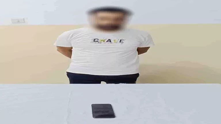 رفضت العودة إليه فنشر صورها.. خطيب ينتقم من فتاة والداخلية تُنقذها