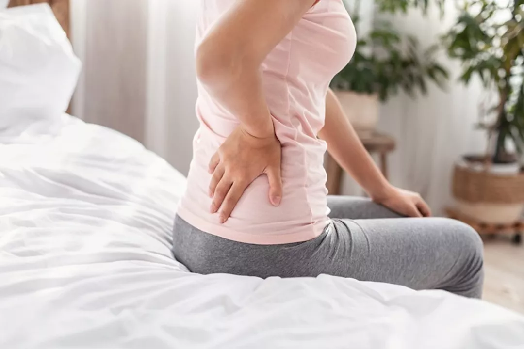 أسباب ألم الظهر عند الاستيقاظ