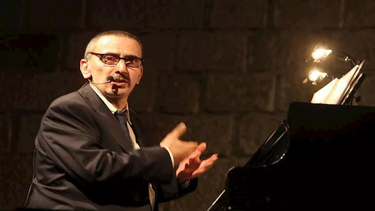 لماذا سخر زياد الرحباني من دلال كرم وأهدى كارمن لبس ”عندي ثقة فيك”