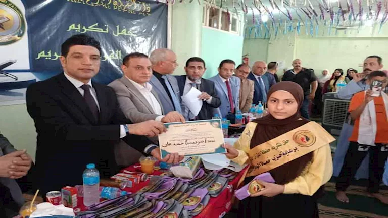 تكريم ذوي الهمم بالصلعا في سوهاج.. مصحف ناطق و3 رحلات عمرة (صور)