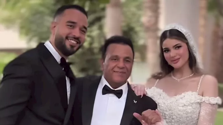 محمد فؤاد يعبر عن سعادته بعد زفاف ابنته: "مش عايز حاجة من الدنيا تاني"