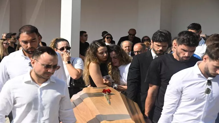 18 صورة لحضور لاعبي ليفربول جنازة ديوجو جوتا