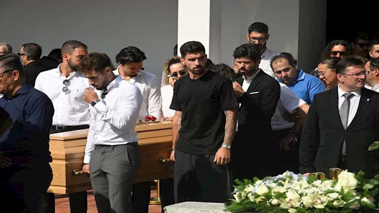 جنازة مهيبة لديوجو جوتا في جوندومار بحضور نجوم ليفربول وغياب كريستيانو رونالدو