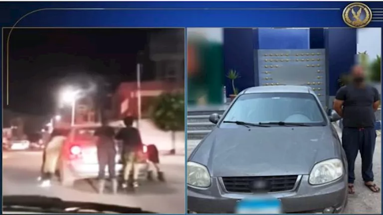  أطفال متعلقون بسيارة