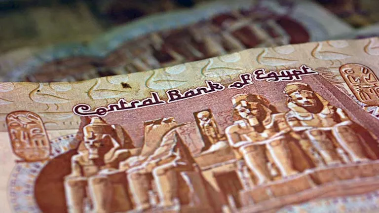 ليست الأموال الساخنة.. لماذا قفز الجنيه لأعلى مستوى له أمام الدولار خل