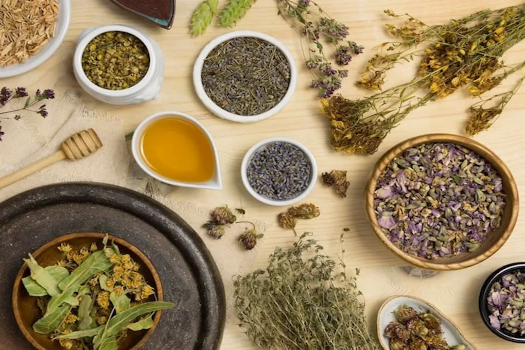 أعشاب تعزز من إنتاج الكولاجين بالجسم