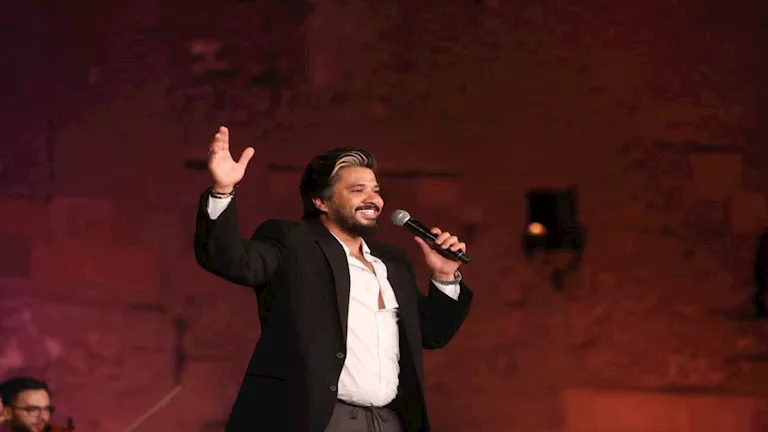 مصطفى حجاج وفلكلور كولومبي يجذبان الأنظار في مهرجان القلعة 33