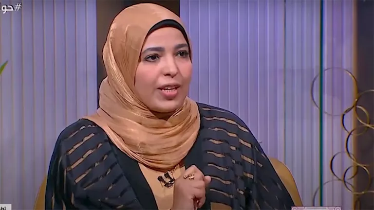 ما حكم نزول الحيض أثناء الصلاة؟.. أمينة الفتوى تجيب