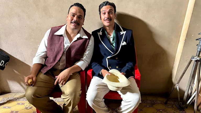 أحمد عبدالوهاب يكشف كواليس فيلم "درويش" بصورة مع مصطفى غريب
