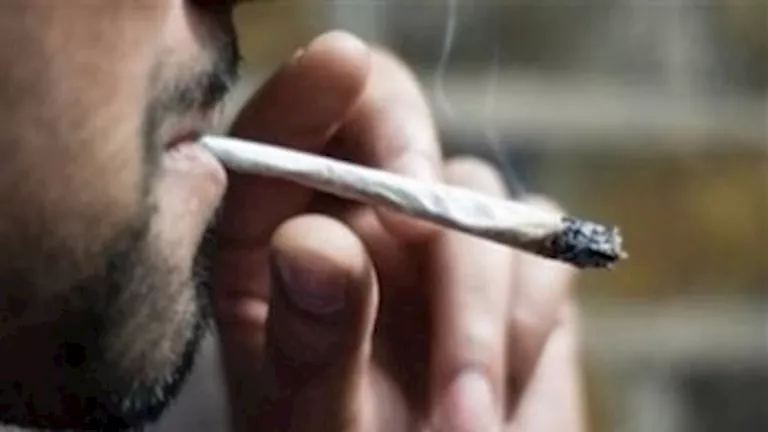 بعد واقعة سائق المطرية.. ما عقوبة تعاطي المخدرات في القانون؟