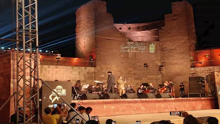 علي الحجار يشعل مهرجان القلعة بأغنية "المال والبنون" وسط حفاوة جماهيرية كبيرة