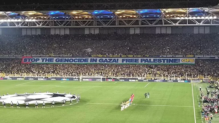 فنربخشة تعبر عن تضامنها مع فلسطين خلال مواجهة بنفيكا في دوري الأبطال