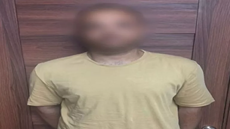 فيديو صادم | عاطل يتحرش بسيدة في "ميني باص".. والداخلية تكشف تفاصيل