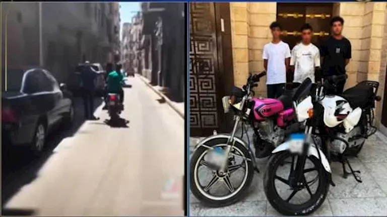 يضربان الناس بالقلم.. القبض على شابين يستقلان موتوسيكل يعتدون على المواطنين | فيديو