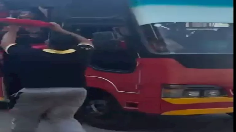 روح رياضية مميزة بين جماهير الأهلي وغزل المحلة في مباراة التعادل
