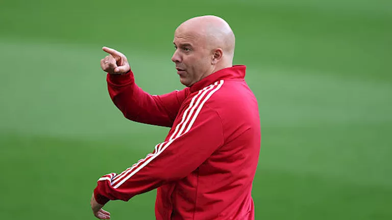 “أنا نفس المدرب”.. أرني سلوت يتحدث عن تراجع مستوى ليفربول