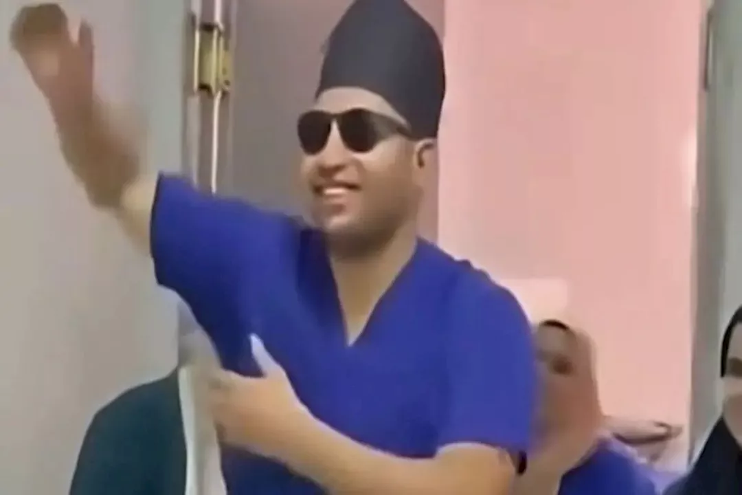 رقصة الطبيب مع المولود