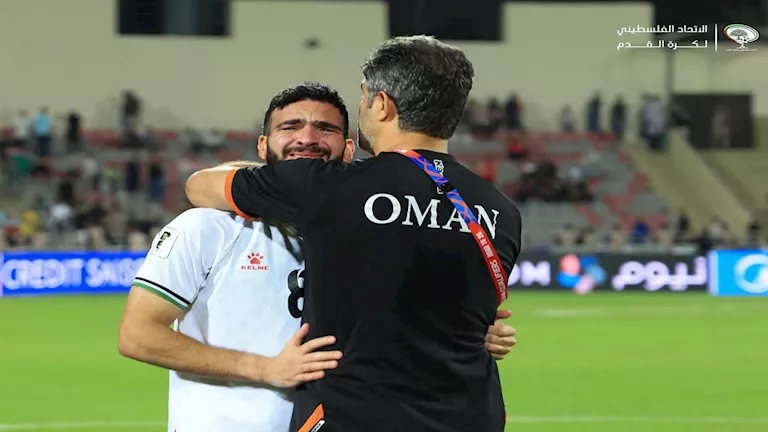 عاجل | حامد حمدان يعلن نجاة عائلته بعد استهداف منزلهم بالقصف في غزة 